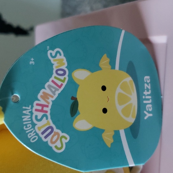 Yalitza the Lemon Fruit Bat 5" Squishmallow NEW WITH TAGS - Picture 4 of 6